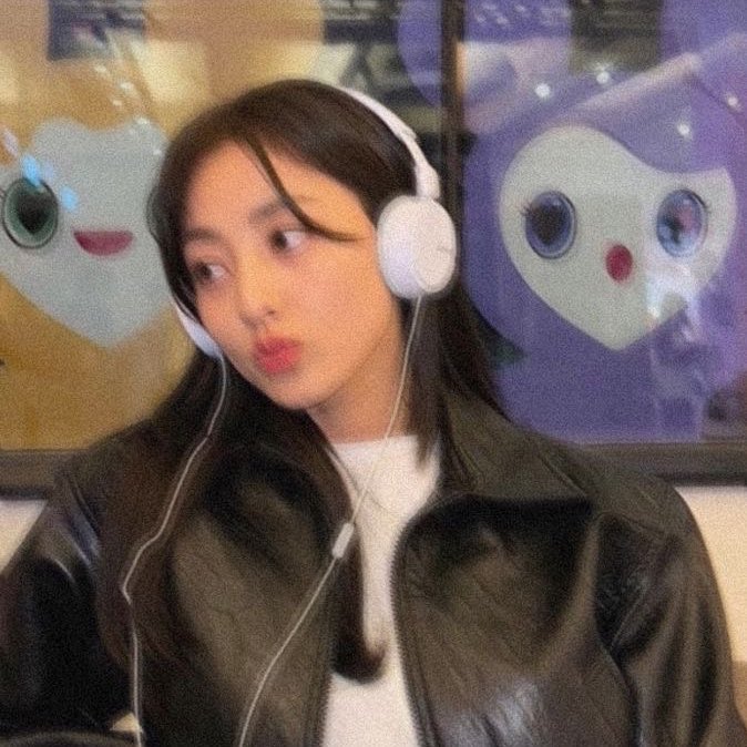 amorvrso's tweet image. hello &amp;gt;&amp;lt; not new but lf moots!!

— aria, 22, she/her
— mostly books, games, movies &amp;amp; more!
— cr: the everlasting by alix e harrow
— i like a lot of things so i twt abt anything and everything!
— interactive (trying to)

like &amp;amp; rt pls &amp;lt;3

[#moothunt #promotwt #booktwt #gamingtwt]