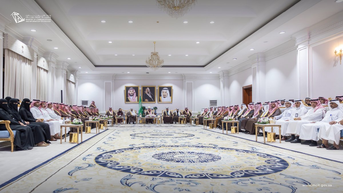 McitGovSa's tweet image. سمو أمير منطقة نجران @emara_najran يكرّم الرياديين والرياديات الفائزين في "هاكثون نجران التقني" بحضور معالي عبدالله السواحه @aalswaha.
شراكات نوعية لبناء المستقبل وتمكين شباب وشابات منطقة نجران للريادة في عصر الذكاء الاصطناعي.