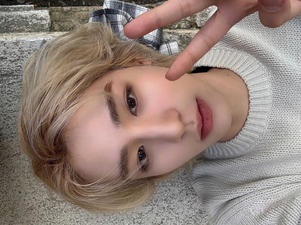 sanihanies's tweet image. i’m never letting these selcas go