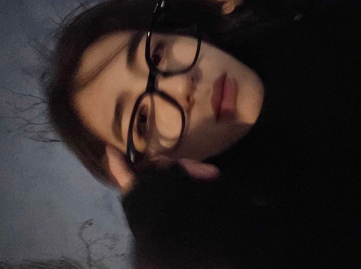 sanihanies's tweet image. i’m never letting these selcas go