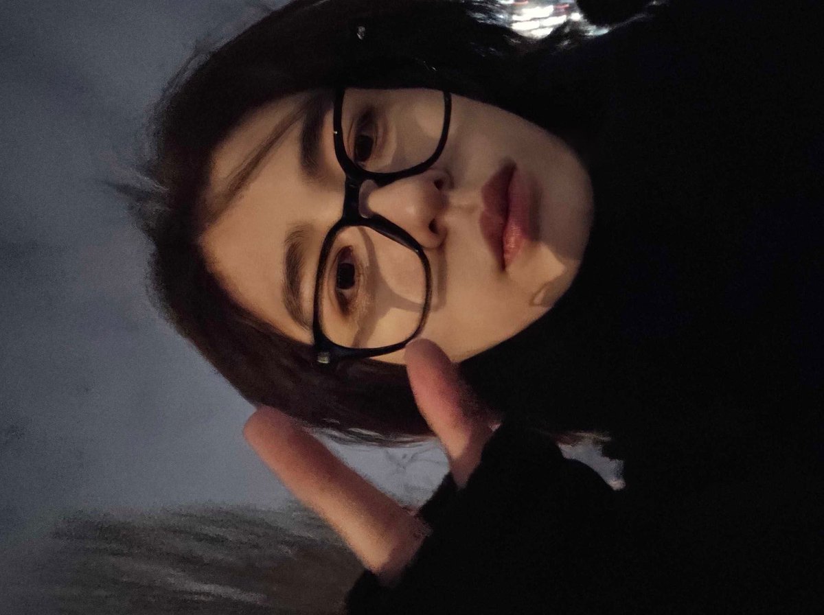 sanihanies's tweet image. i’m never letting these selcas go