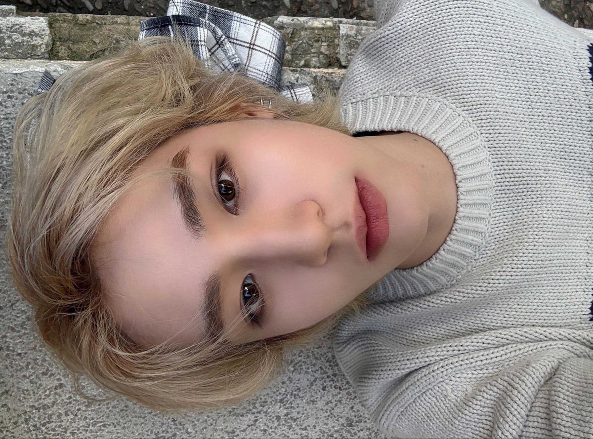 sanihanies's tweet image. i’m never letting these selcas go