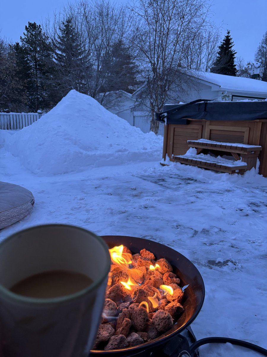 Saucy_Napkin's tweet image. Sipping in the yard again with my cardigan.  Seize the day, kids.   #shpk