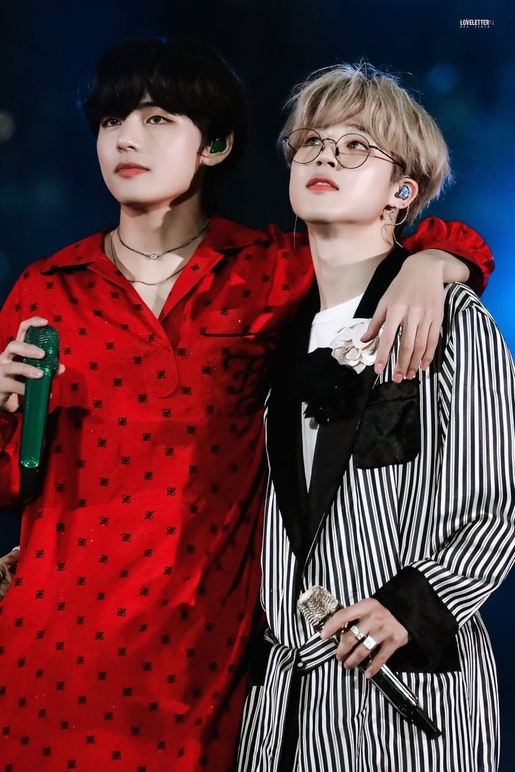 jimforever7's tweet photo. Happy birthday Taehyung 🎂 May your new year be filled with health, happiness, and lots of love! 🥺🪄
Happy birthday, we're so glad you exist. We're so glad you're our and Jimin's TeTe. We love youuuu. 💜
#HAPPYVDAY
#HappyBirthdayTaehyung
#vminday https://t.co/wz7CRbVNbp