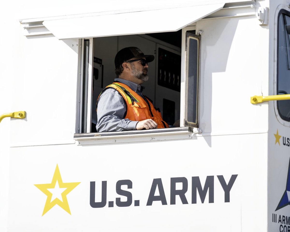 iiiarmoredcorps's tweet photo. Psst… y’all got an electric train?
Didn’t think so. 😎
Fort Hood is officially home to the U.S. Army’s first-ever all-electric locomotive.
Innovation stays on track here 🚆⚡
READ ARTICLE: https://t.co/tAy4gcuVAP
#IIIArmoredCorps | #PhantomCorps | @USArmy https://t.co/YZkFggECQL