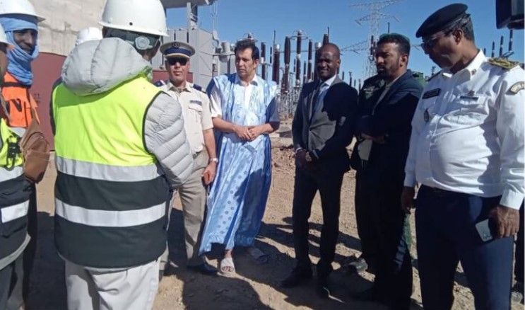 قام والي إينشيري إدريس دمبا كوريرا، اليوم الاثنين، بزيارة ميدانية للاطلاع على سير الأشغال في محطات الجهد العالي التي ستزوّد مدينة أكجوجت بالكهرباء، عبر خط الجهد العالي الرابط بين نواكشوط والولايات الشمالية، في خطوة تعزز البنية الطاقوية بالمنطقة.