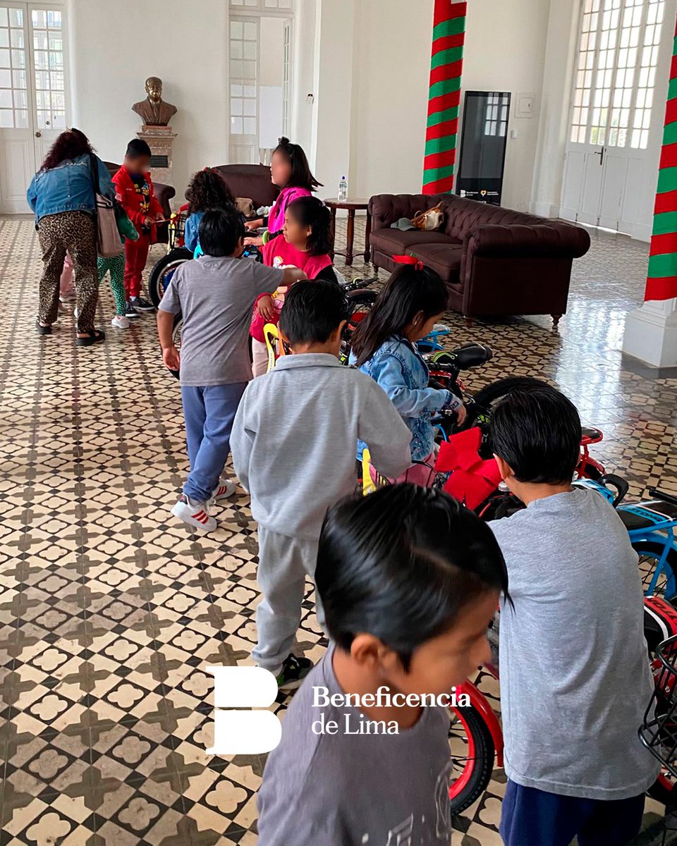 BeneLimaPeru's tweet photo. 🎄💜 El Estudio Muñiz donó bicicletas al Puericultorio Pérez Araníbar, regalando ilusión, sonrisas y esperanza esta Navidad. 💜🚲 https://t.co/38ETQmfbeV