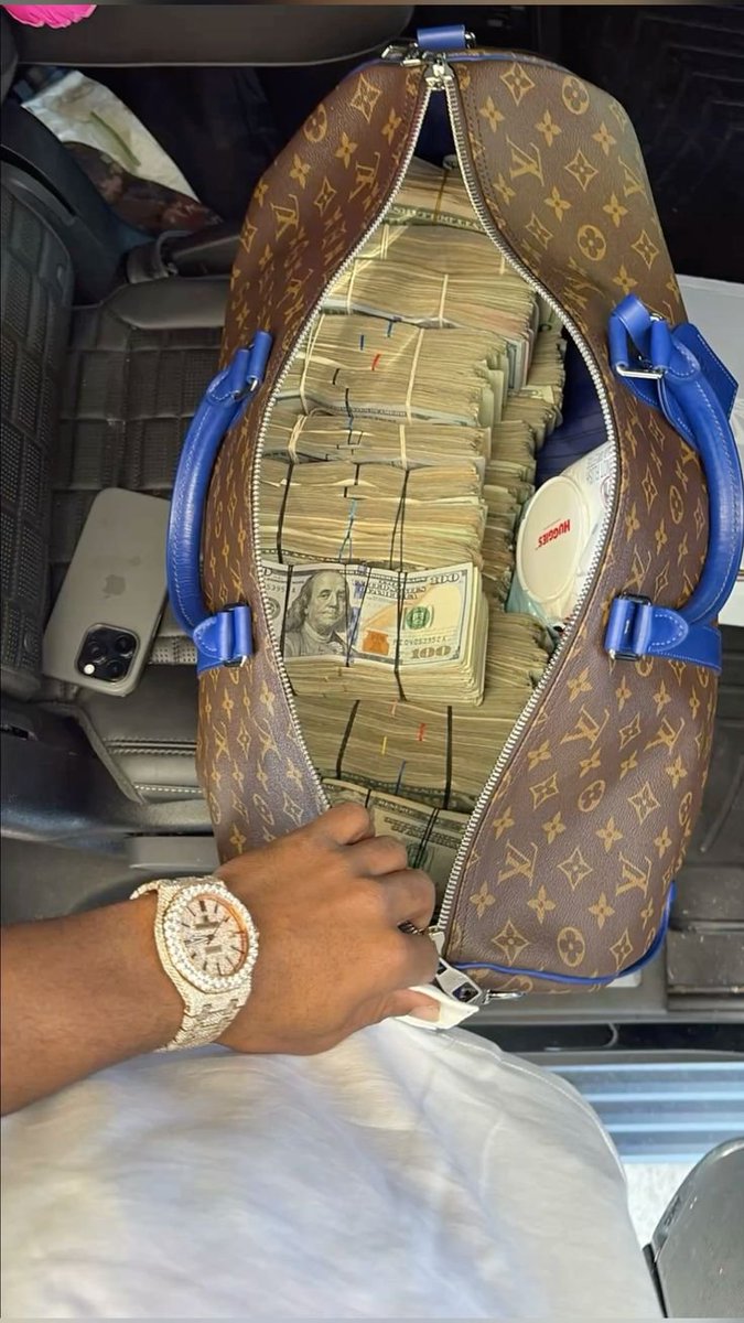 Skills angle In 2026, stop chasing “big ideas.”

Just build one skill that pays $150 a day.

$150 × 30 = $4,500/month
$4,500 × 12 = $54,000/year

One skill. No hype. Just leverage.