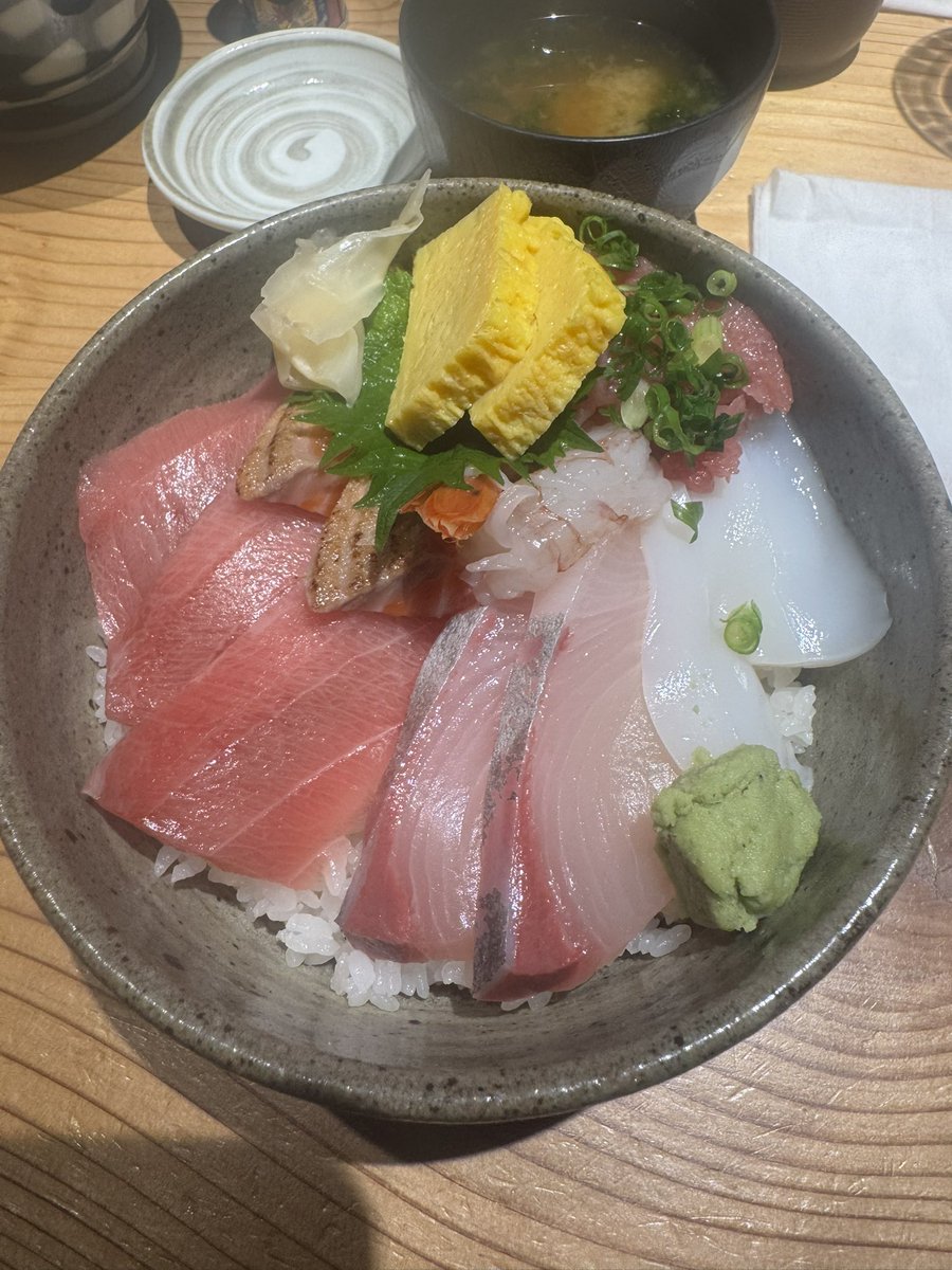 fumitaka423's tweet photo. お昼に久しぶりに地元の海鮮丼食べた✌︎(°͈ꆚ°͈)ว美味しかった😋 https://t.co/dAeEANtIjT