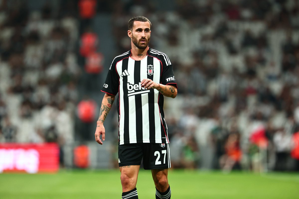 Tayfur Bingöl: "Rafa Silva çok iyi bir arkadaşım. Beşiktaş'ta neden mutsuz olduğunu biliyorum. Kaptanlık ve 10 numara verilmediği için morali bozuldu. Bütün enerjisi düştü. Yoksa Beşiktaş'ı çok seviyor. Beşiktaş özel olduğunu hissettirmeliydi. Bu benim görüşüm." (Ertem Şener)