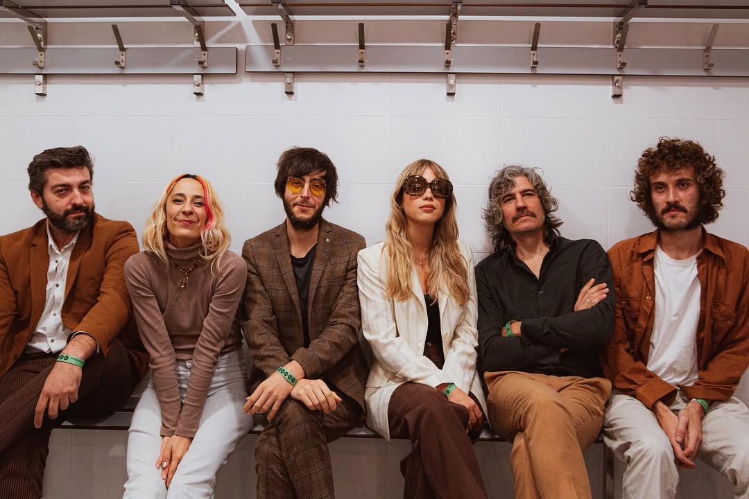 Buenas tardes, indiefamily. Llegamos a la última semana del año y lo hacemos con el primer gran concierto de 2026. El de <a href="/_RufusTFirefly_/">Rufus T. Firefly</a> del próximo 9 de enero en Marmarela <a href="/ProdsBaltimore/">Producciones Baltimore</a> <a href="/EmergeMyC/">EMERGE</a> 

alacant-indie.blogspot.com/2025/12/concie…