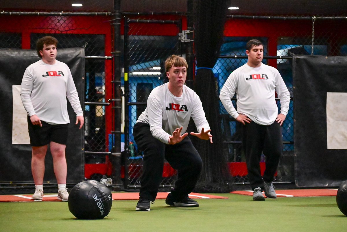 JohnsonOLAcad's tweet image. Another JOLA Winter Camp in the books! 

It's awesome to see the growth of the guys who have been with me 4+ years!

So excited for my guys @Dean_Ruxx going off to @BCFootball, @ChrisOswitt to @PrincetonFTBL and @MatthewOswitt to @FootballTufts.