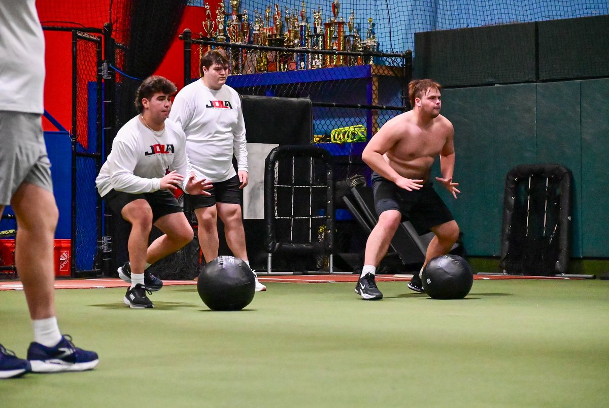 JohnsonOLAcad's tweet image. Another JOLA Winter Camp in the books! 

It's awesome to see the growth of the guys who have been with me 4+ years!

So excited for my guys @Dean_Ruxx going off to @BCFootball, @ChrisOswitt to @PrincetonFTBL and @MatthewOswitt to @FootballTufts.