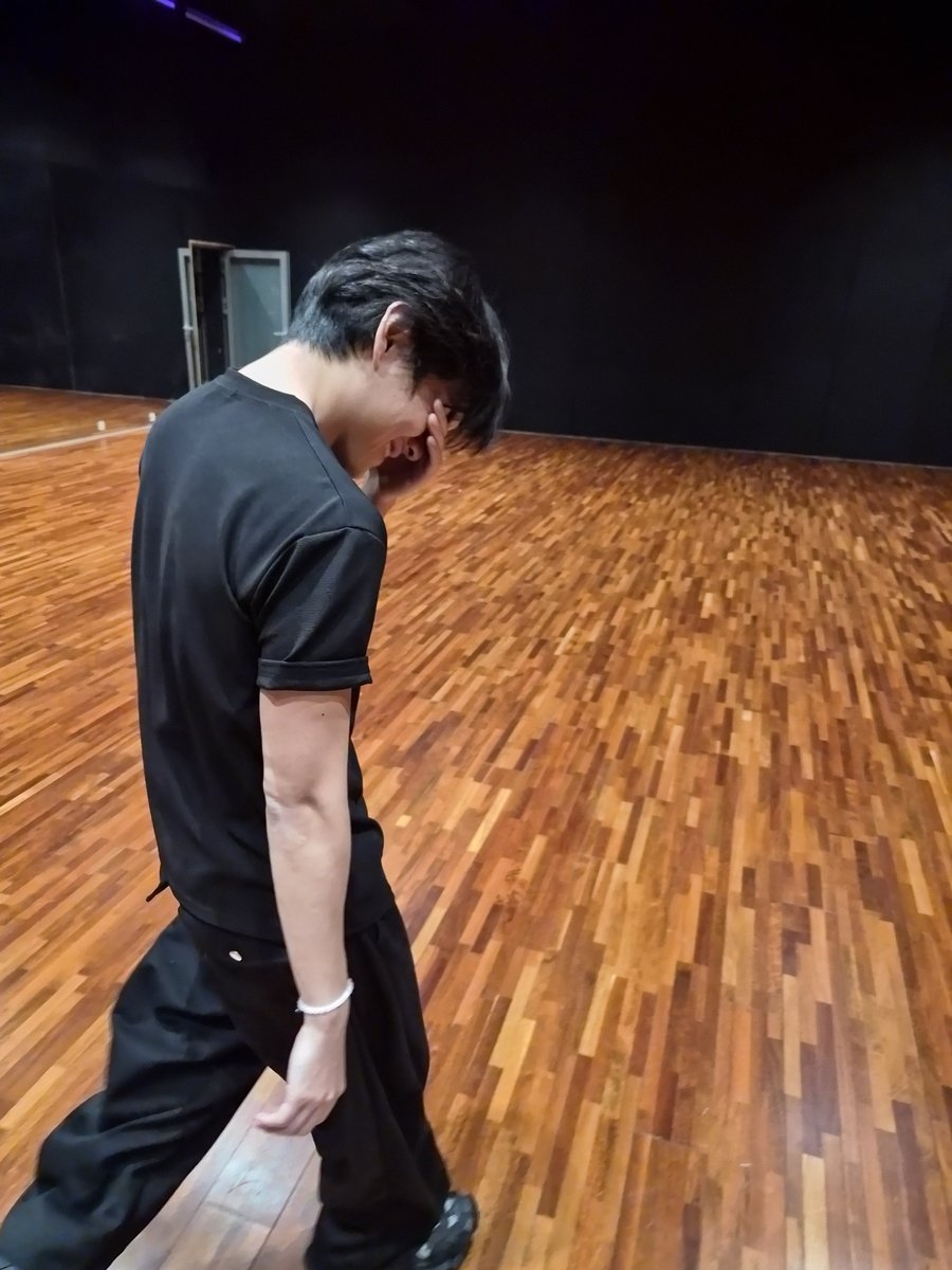 251230 Seokjin Weverse 

“Happy Birthday to our Taehyung!”