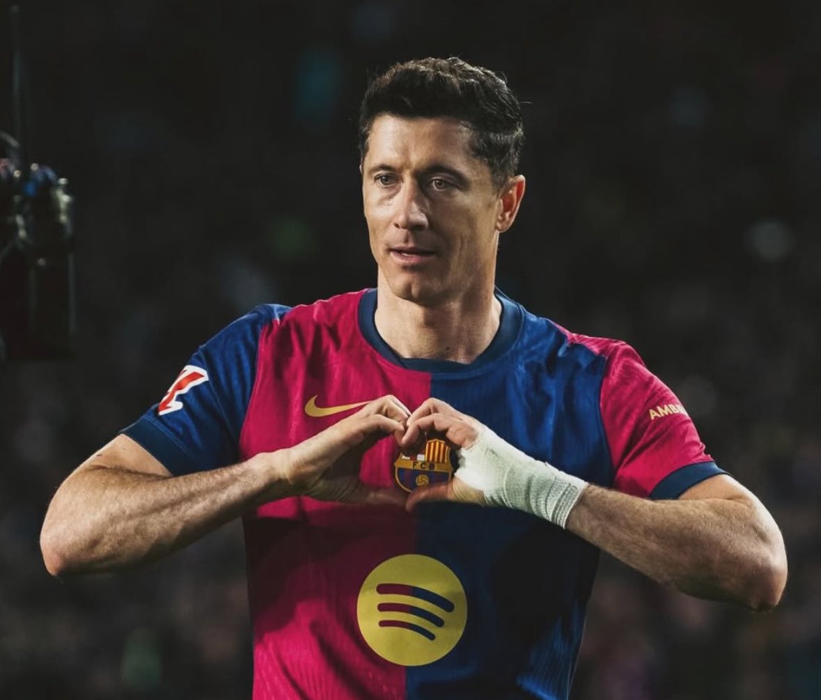 FabrizioRomano's tweet image. 🚨 Robert Lewandowski on Barça asking him not to score last year to avoid paying bonuses to Bayern: “I don’t really want to talk about. I have too much respect for Barcelona and for the people who work there. I was aware of the situation the club was in. There were many other…