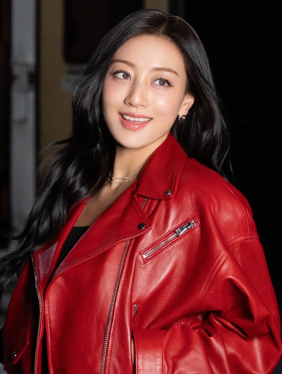 pjhyopics's tweet image. SHE'S SO BEAUTIFUL