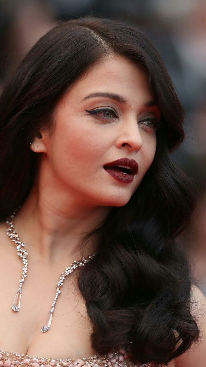 𝐅𝐚𝐜𝐞 𝐂𝐚𝐫𝐝 🫴❤✨
#AishwaryaRai #AishwaryaRaiBachchan