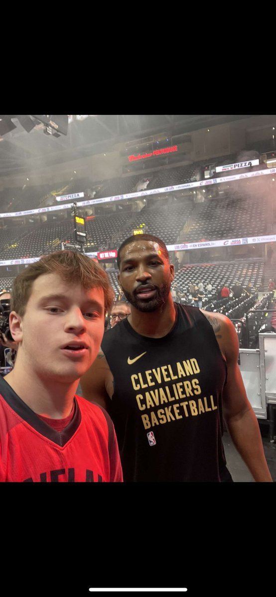 AjDubeansky's tweet photo. @cavsdan @cavs My favorite cavs moment of 2025 was no doubt about it this game… or meeting NBA champ and Cavs legend @TThompson #danseats #cavs https://t.co/LTTqaGev5c
