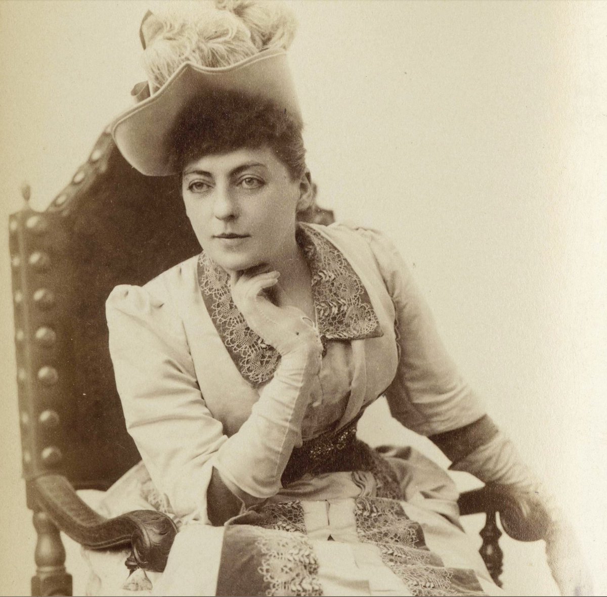 RealRCWomen's tweet photo. Meet GEORGIANA DREW BARRYMORE (1856-1893), actress, comedienne, mother of the great John, Lionel, &amp; Ethel Barrymore, great-grandmother of Drew Barrymore. Influenced toward Catholicism by Polish actress Helena Modjeska, she had her children baptized &amp; educated in the Church. https://t.co/gbpqe0I4XP
