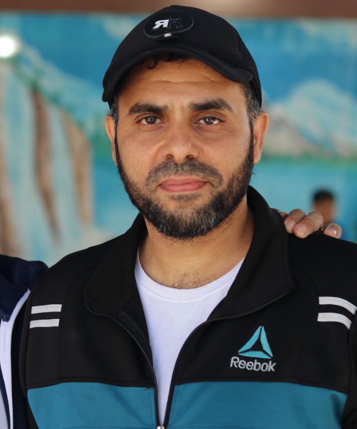 هذا وجه الشخص الذي كنا نعشق دون أن ندري له معالم
شخص إستثنائي أحبه أحرار العالم
ولم يؤلم سوى أعداء الله والأمه
شخص إستثنائي
آثر أن يكون ذلك المجاهد في الخفاء
حتى عرفهُ العالم اليوم
ويا لعظيم من عرف
على مثلك أبا إبراهيم فلتبكي البواكي
وجمعنا الله معك في عليين
بعد جهاد اقتداء بك 💔