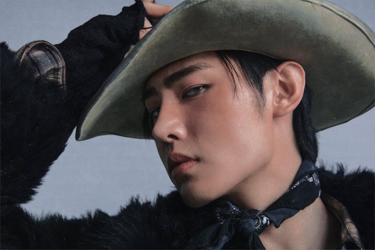 cjmtwo's tweet image. Save a horse. Ride a cowboy.