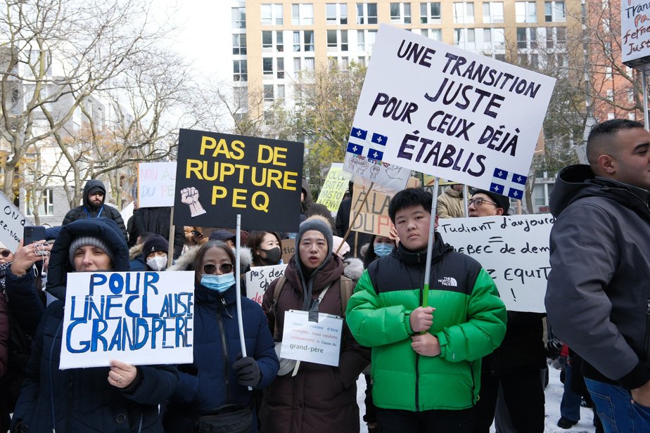 De nombreux témoignages autour de moi dévoilent des drames humains avec la fin du #PEQ. Ne restons pas insensibles.
Le GouvQc a le droit de changer les règles mais une clause grand-père balisée lui aurait permis d'atteindre ses objectifs. Il n'est pas trop tard!
Photo : La Presse