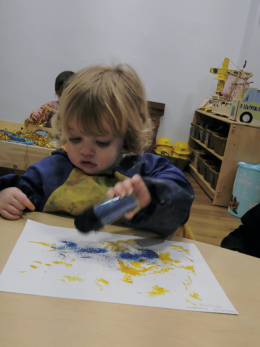 The Norfolk Road babies have been making firework pictures today 🎇🎆