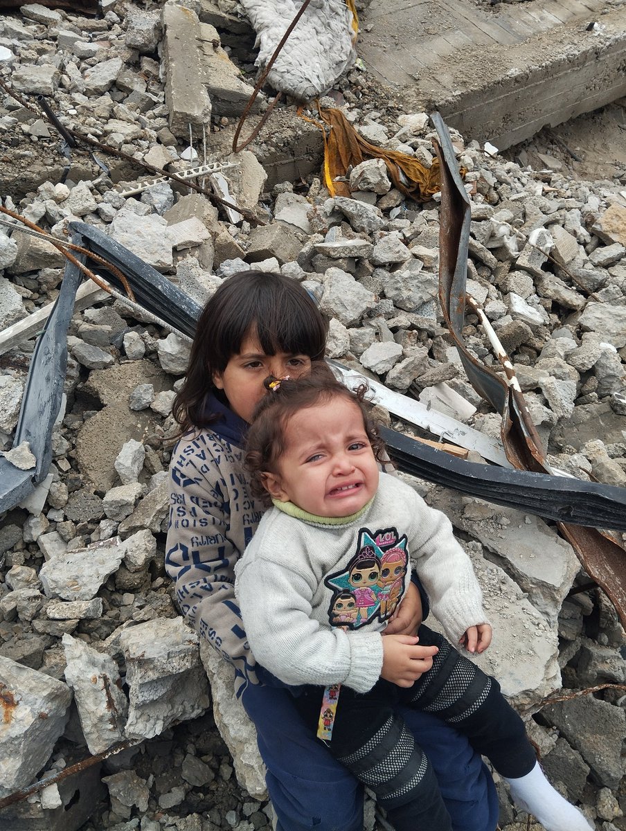 rnysn119667's tweet image. I'm not exaggerating if I tell you that we are really living the last moments of our lives.

If you’re scrolling, PLEASE leave a dot . it's just a dot
To donate 👇👇
chuffed.org/project/137852…
Your donations will save my children and make them happy from the bitter cold.🙏🏻💔