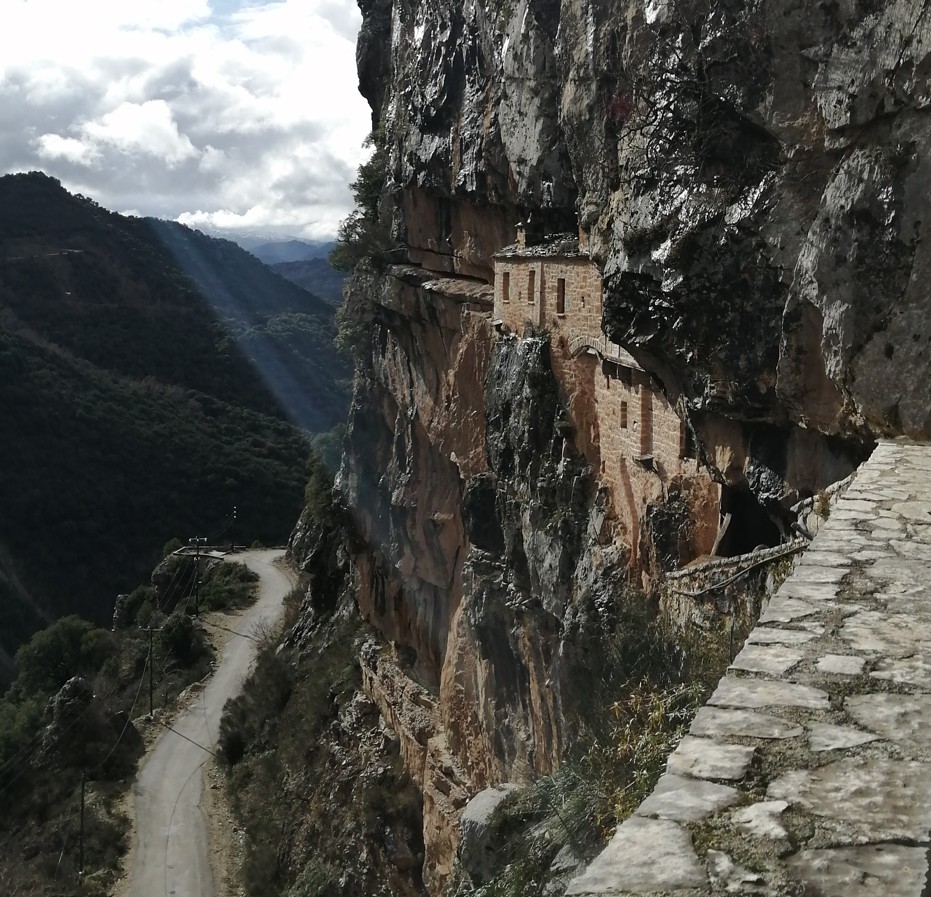 FrostieMoss's tweet image. The stunning Kipina Monastery in Tzoumerka, Epirus is built inside a rockface. See my new post for the details and photos from my visit effrosyniwrites.com/2025/02/28/the… #greek #travelblog #monasteries