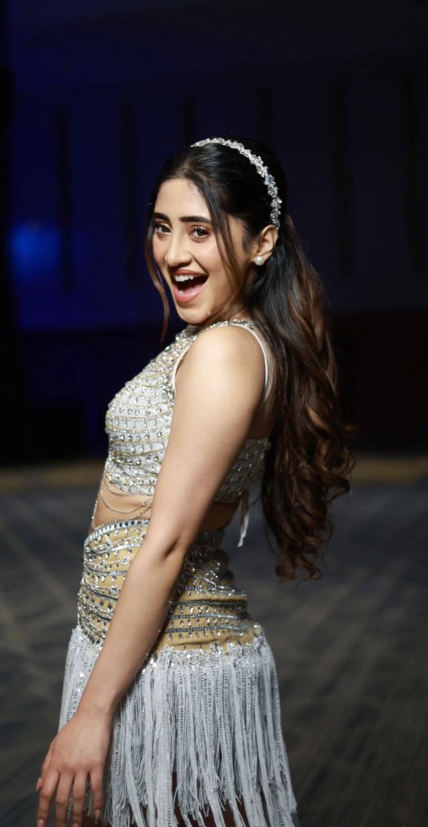 flyhigh__15's tweet image. Shivangi owns the stage, every single time she dances. 💫 
Which is your all-time favourite Shivangi performance?

• Tip tip barsa paani
• Nindiyan se jaagi bahar
• Tribute to alia( naacho naacho, tamma tamma,radha etc)
• Ghoomar 

#ShivangiJoshi