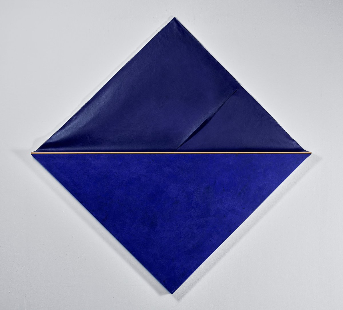 La IV Bienal de Pintura reafirma el compromiso de la Fundación JJCC con la promoción del talento artístico de la Comunitat Valenciana. 

Hoy os dejamos con la obra  “F-purple rose” de Silvia Lerín, una de las piezas seleccionadas de esta edición. 

📅 No te pierdas la exposición
