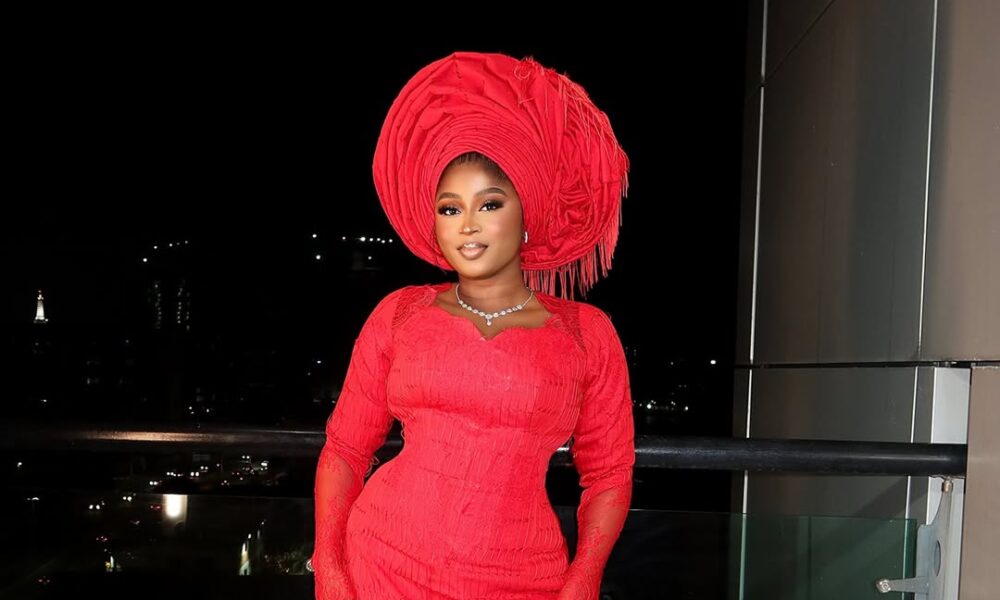 Imisi's Coral-Red Asooke Look is A Timeless Masterclass in Festive Nigerian Fashion https://t.co/5O4GrI6Vk1 Imisi's Coral-Red Asooke Look is A Timeless Masterclass in Festive Nigerian Fashion https://t.co/5O4GrI6Vk1
