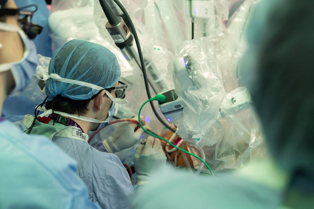 UnityHealthTO's tweet image. St. Michael’s Hospital continues to break new ground with robotic surgery to correct a rare cardiac anomaly. Read more about this milestone: unityhealth.to/2025/12/roboti… 
#RoboticSurgery #cardiology