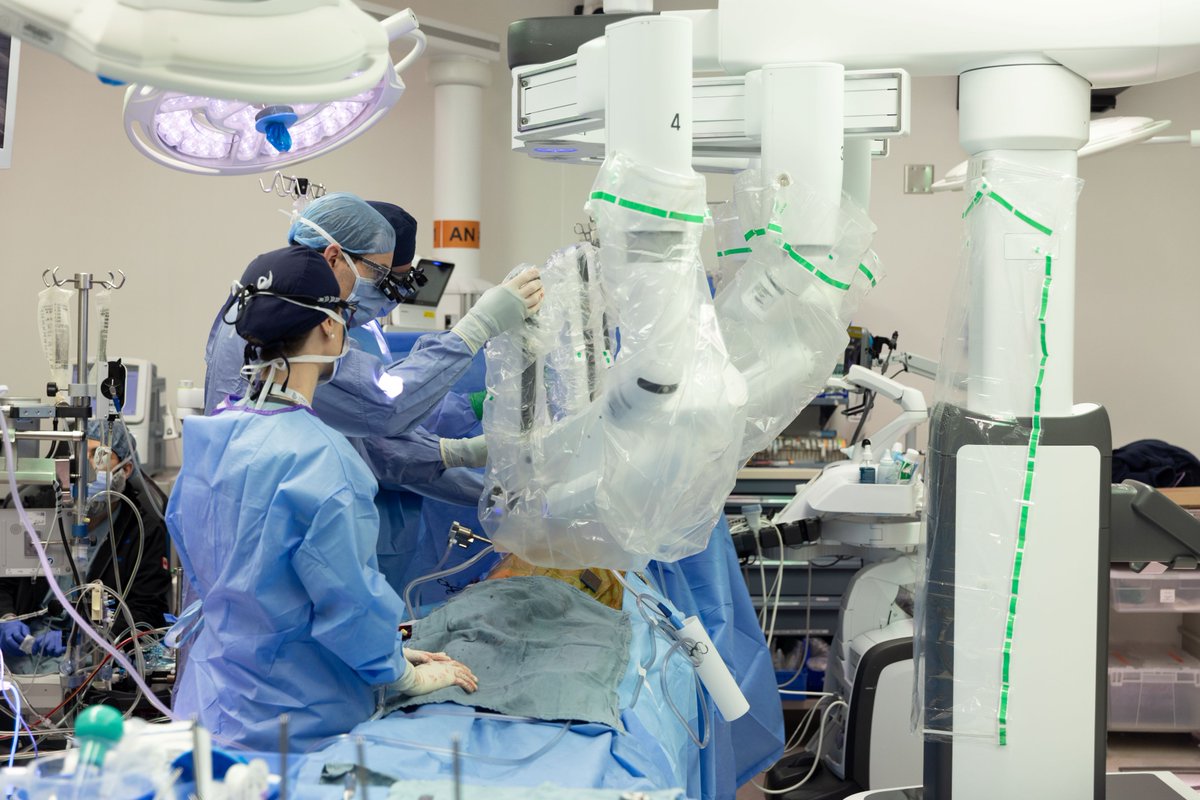UnityHealthTO's tweet image. St. Michael’s Hospital continues to break new ground with robotic surgery to correct a rare cardiac anomaly. Read more about this milestone: unityhealth.to/2025/12/roboti… 
#RoboticSurgery #cardiology