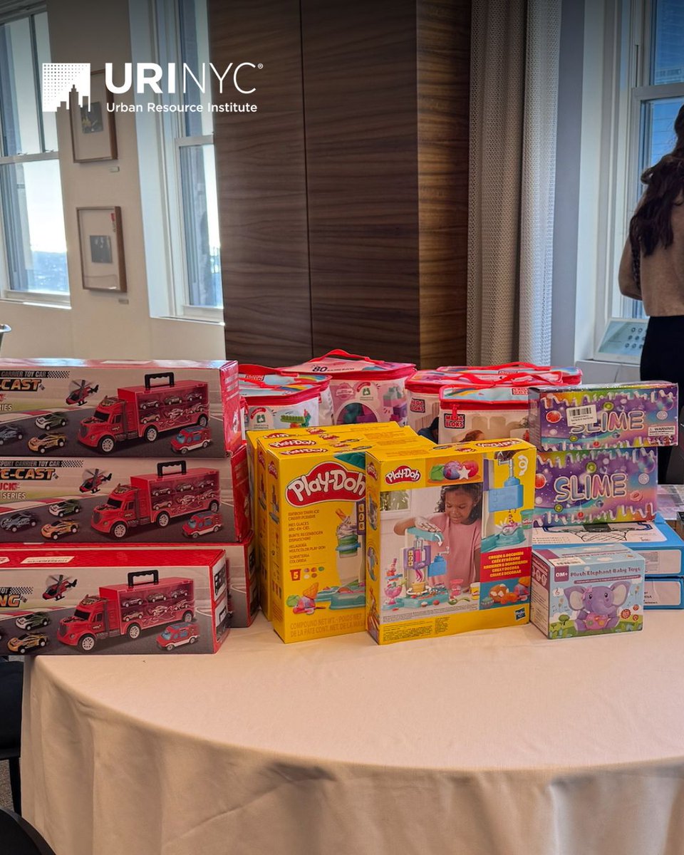 URI_NYC's tweet image. 100 thoughtfully wrapped toys brought smiles and comfort to children at URI’s Hope House and New Visions residences. Grateful to #Lazard for helping make the holidays brighter for families when it matters most. #Gratitude #SeasonOfGiving #HolidayJoy #GivingWithHeart