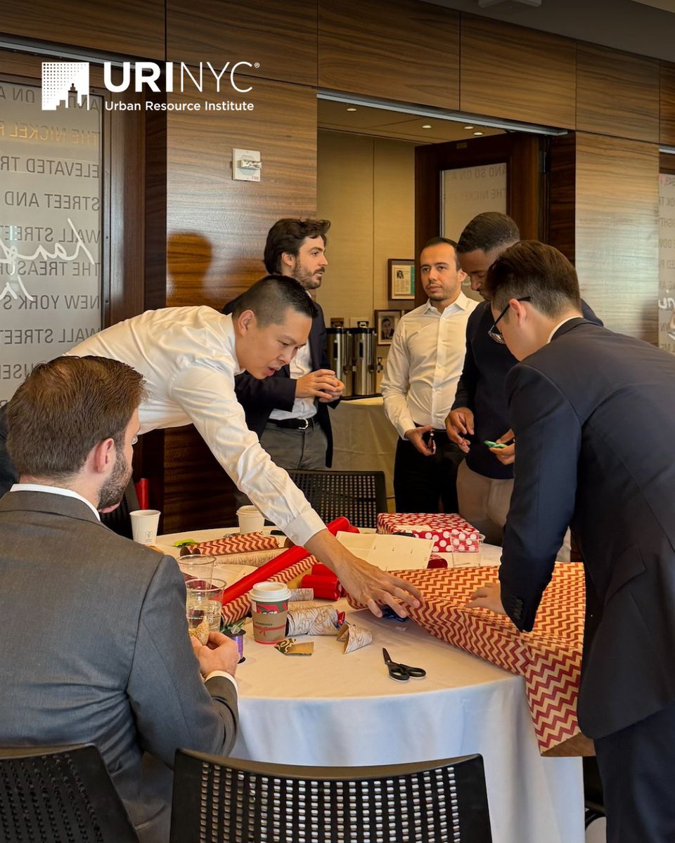 URI_NYC's tweet image. 100 thoughtfully wrapped toys brought smiles and comfort to children at URI’s Hope House and New Visions residences. Grateful to #Lazard for helping make the holidays brighter for families when it matters most. #Gratitude #SeasonOfGiving #HolidayJoy #GivingWithHeart