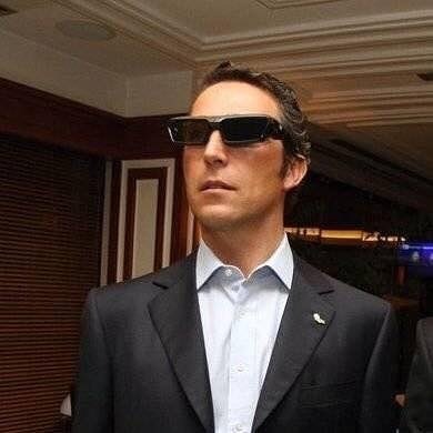 matrix bir yapıdır neo
bizim düşmanımız da bir yapı
içine girdiğinde etrafına bakarsın
gördüklerinse futbolcular hakemler ve başkanlardır