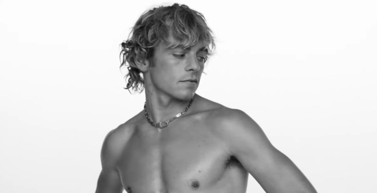 PopCrave's tweet image. Happy 30th birthday to the talented Ross Lynch.