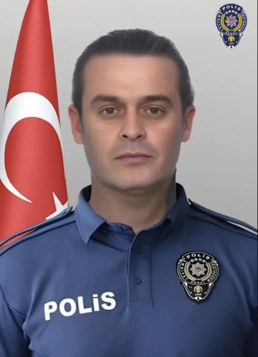 EZANLA AÇILAN KAPI, KURŞUNLA KAPANAN BİR ÖMÜR

Sabah, her evde aynı saatte doğmaz. Bazı evlerde sabah, ezandan önce başlar. Bir sobanın başında, bir seccadenin ucunda, bir babanın içini sızlatan sessizlikle… Bu sabah baba uyanıktı. Sobayı yaktı, ezanı bekledi. Televizyonu