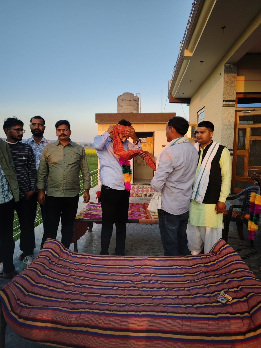 आज गांव में आयोजित रानेटा प्रीमियर लीग सीजन 1 के समापन समारोह में मुख्य अतिथि के रूप में आए <a href="/manojmeena/">Manoj Meena</a> भाई और विजय मांडा भाई का घर पर स्वागत सत्कार का मौका मिला !!

बहुत बहुत धन्यवाद और आभार मनोज भाई जो आपने कार्यक्रम और घर पर पहुंचकर कार्यक्रम की शोभा बढ़ाई 🙏

<a href="/BaBarS0007/">bAbA rS 🚜</a>