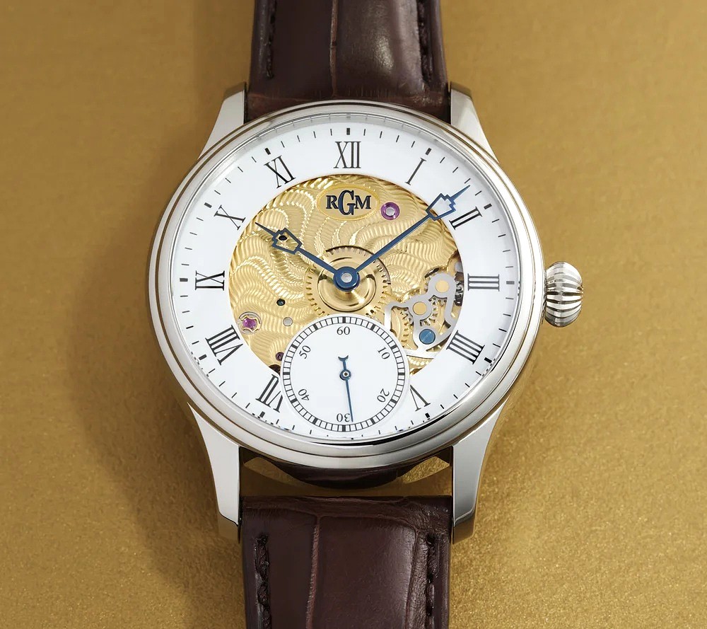 RGMWatchCompany's tweet photo. RGM Model 801-EE is beautiful from the front and the back.  

#rgmwatchco #rgmwatches #rgmwatch #watches #wristwatch #watchmaking #watchmaker #independentwatchmaking
#guilloche #guillochedial #cadranguilloche #engineturning #engineturneddial #enamel #enameldial #cadranenamel https://t.co/n6Fth9IYFa