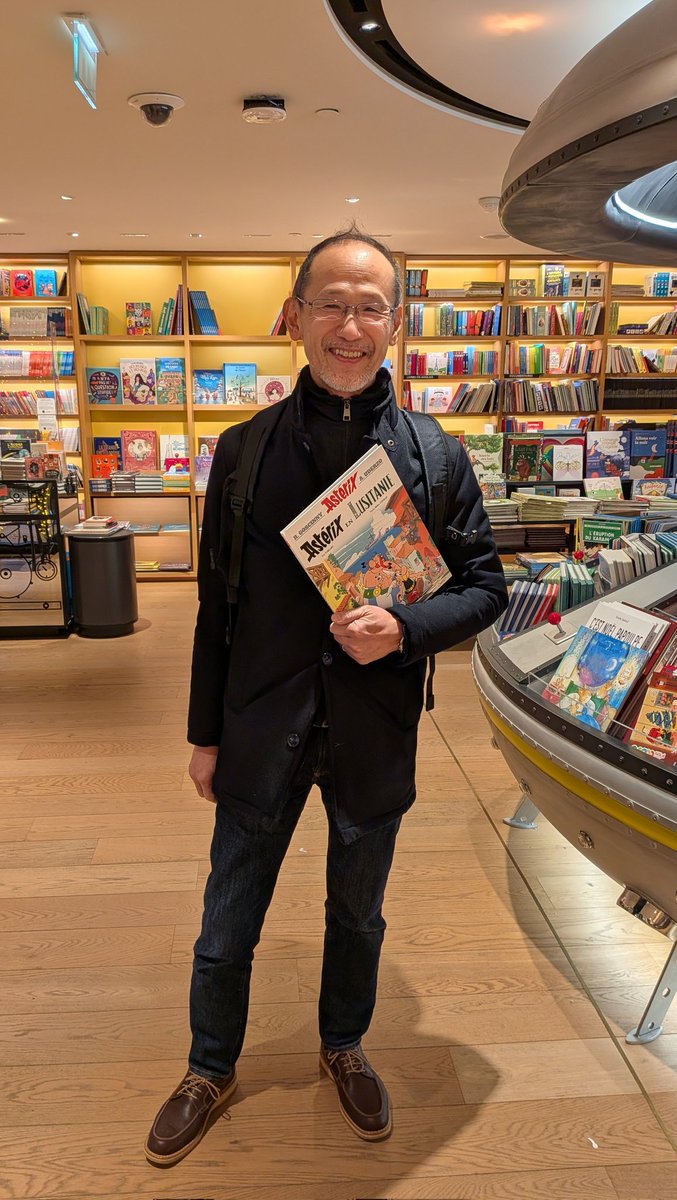 Je complète ma collection avec le dernier album Astérix qui vient de paraître par Toutatis!
🇯🇵♥️🇫🇷♥️🇵🇹
Bonne année et que le ciel ne vous tombe pas sur la tête !