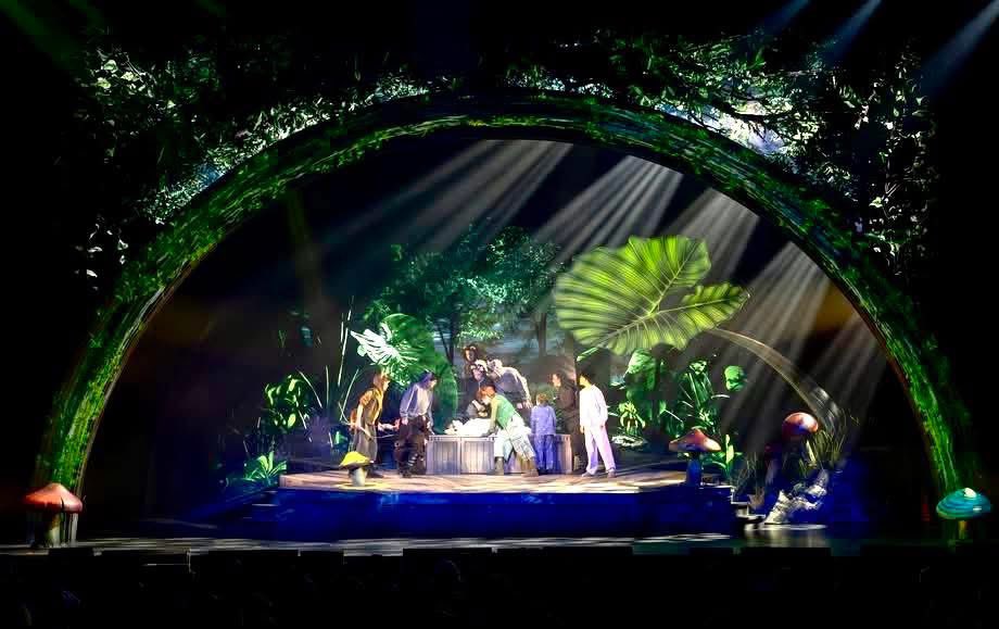 TheRobeWay's tweet photo. A beautiful look at the lighting design for “Peter Pan” at the Espace St-Denis in Montreal, Québec, Canada, created by Lüz Studio using @Robelighting #FORTE, #Tetra2 & #LEDBeam150 luminaires, plus #RoboSpot sytems, supplied by SoftBox Integration.
#therobeway #luzstudio https://t.co/B5AyR88hHk
