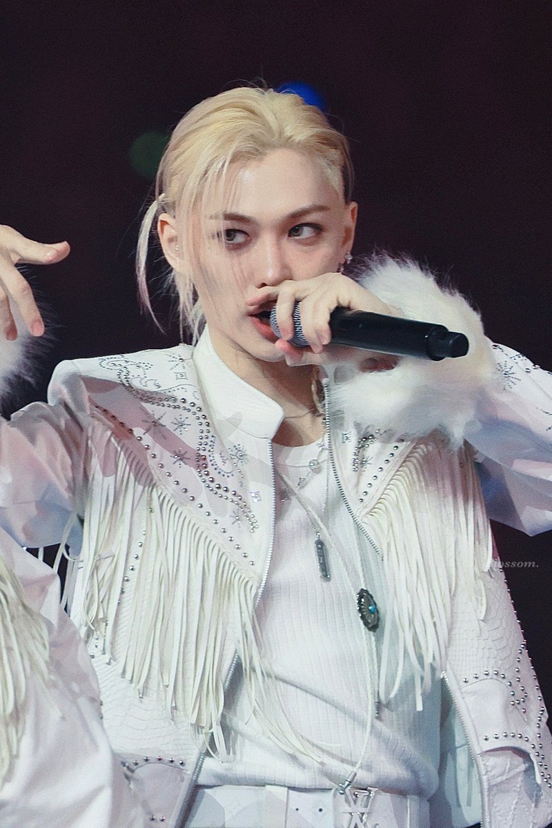 Blossom_0915's tweet photo. 𝟮𝟱𝟭𝟮𝟮𝟱 가요대전🤍

#필릭스 #Felix
#스트레이키즈 #Straykids https://t.co/jfv0KKyCd5