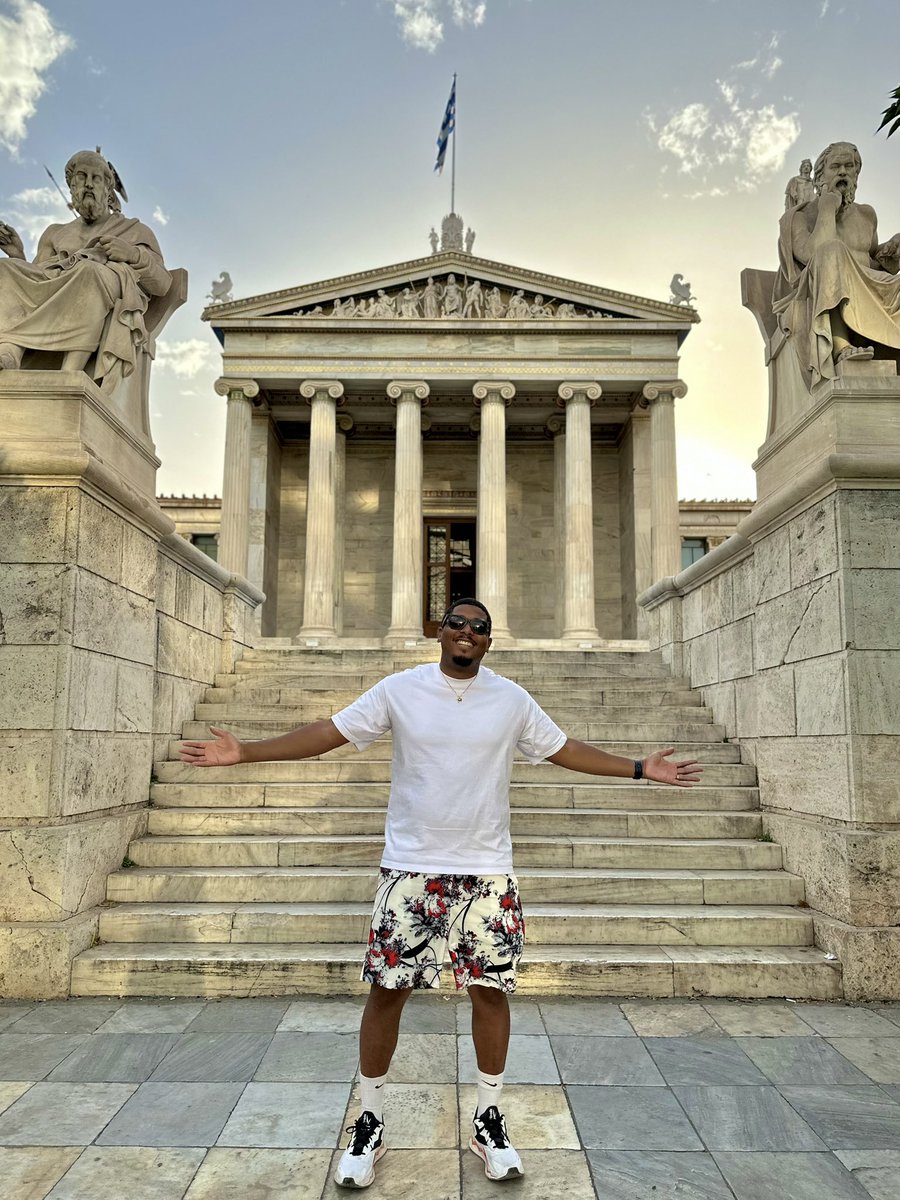ulgndwillevans's tweet photo. Me in front of everybody that ain’t believe in me https://t.co/dxGjTBg57w