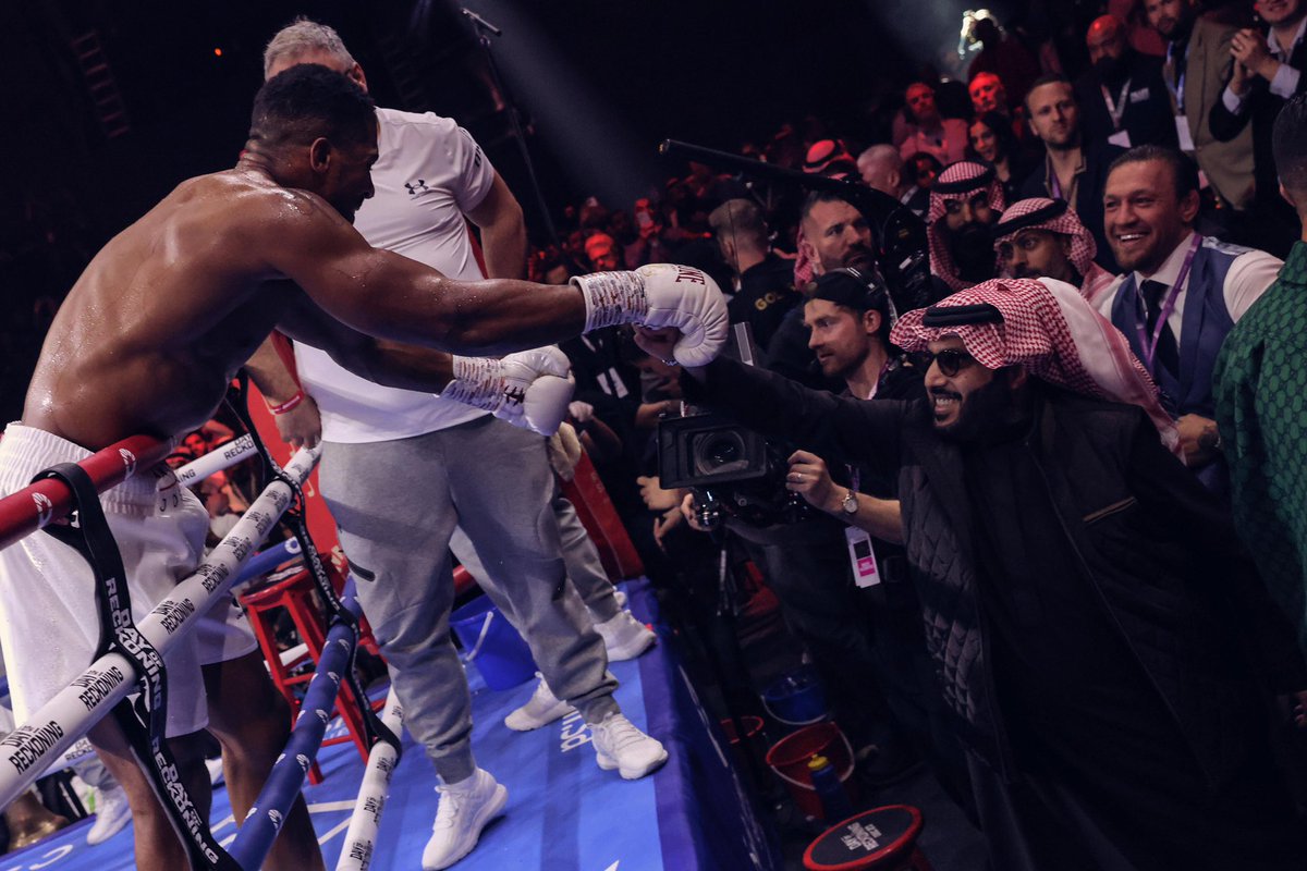 Turki_alalshikh's tweet image. Thank God brother you are safe, and my condolences to the ones who passed away in this incident , and my sincere wishes to the injured people to come back healthier and stronger 🙏🏻❤️