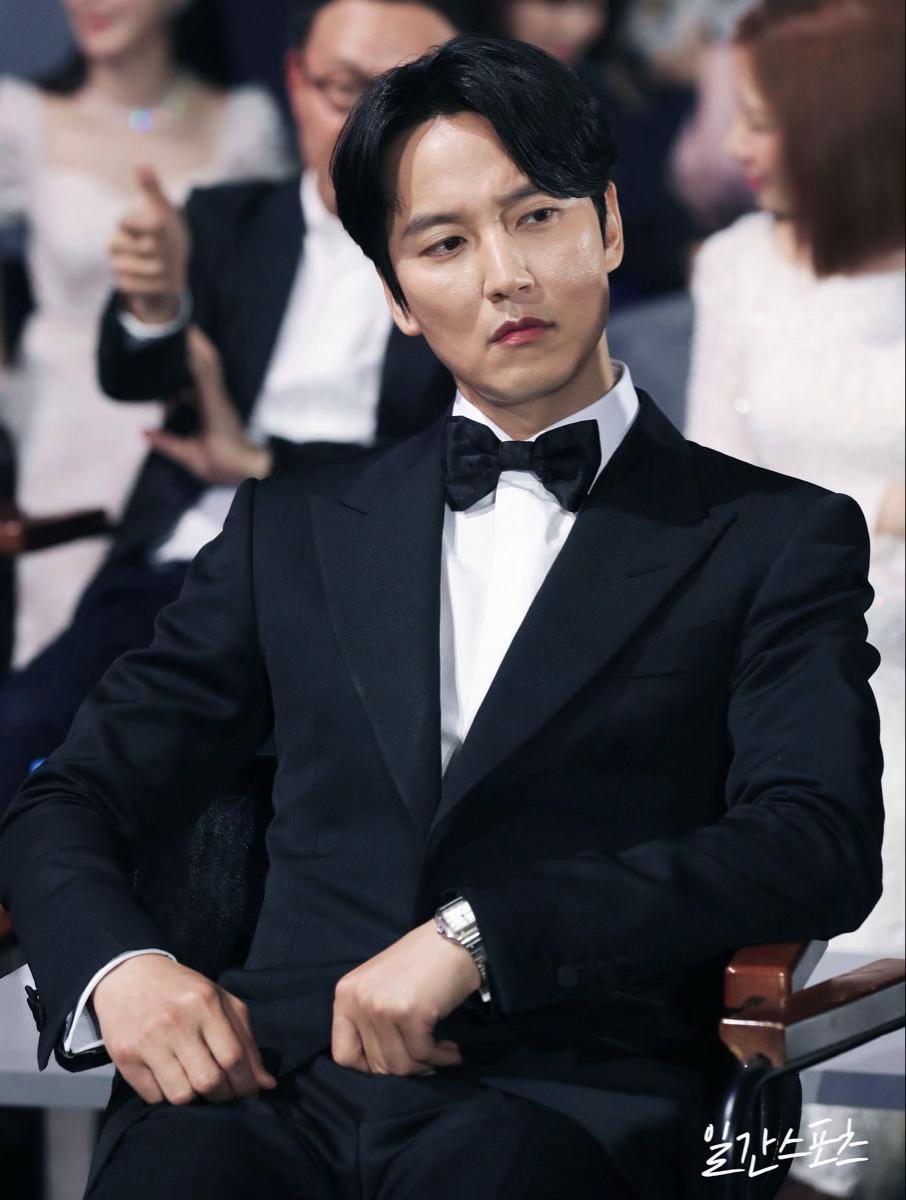 bunnyforhoonie's tweet photo. OUR TWO BEST CEOs GUYS
#LeeJeHoon #COMPANYON 
#KimNamGil #GILSTORY_ENT

please open job vacanciesㅋㅋㅋㅋㅋㅋ https://t.co/qH6RJ3ENli