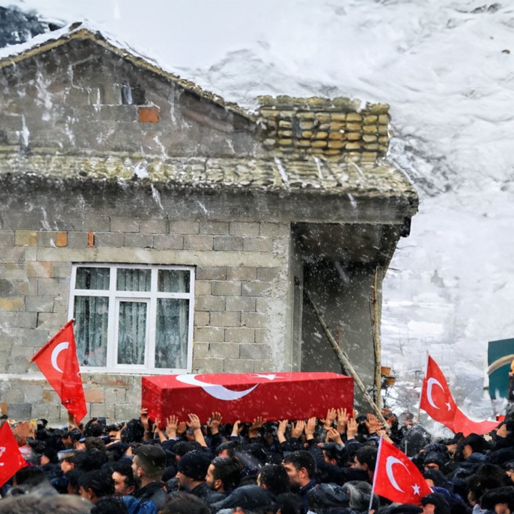 hayalhanemersin's tweet photo. 24 saatte:
3 şehit, 3 anne, 3 aile...
Allah milletimize sabır ve metanet versin. https://t.co/QYInTidM1X