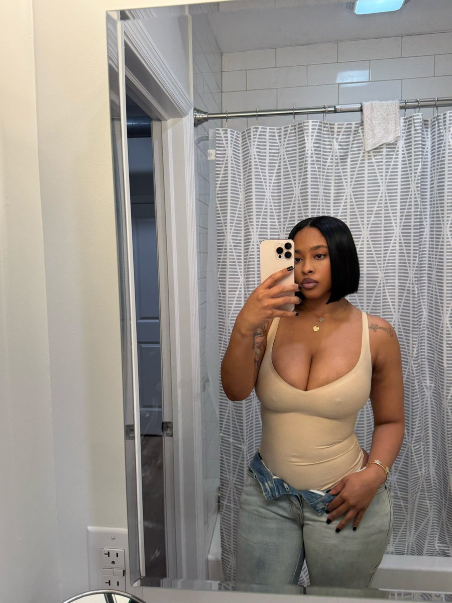 fynebodydrea_'s tweet photo. Greedy for your loving 🤎 https://t.co/roQswgAYT7