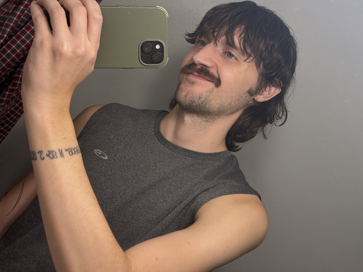 3gunner333's tweet photo. My mullet is at its longest it’s been in years https://t.co/t4h5p3w0BJ